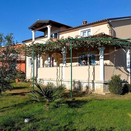 Comfortable Apartment Near Pula Marčana Екстериор снимка