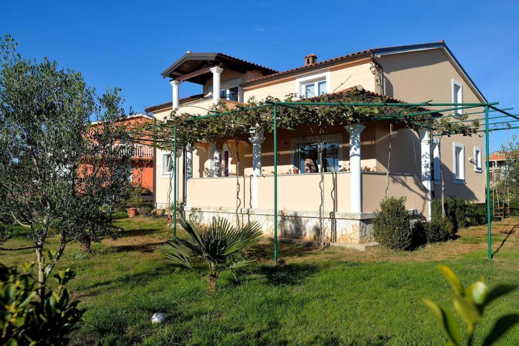 Comfortable Apartment Near Pula Marčana Екстериор снимка