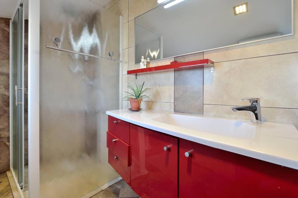 Comfortable Apartment Near Pula Marčana Екстериор снимка