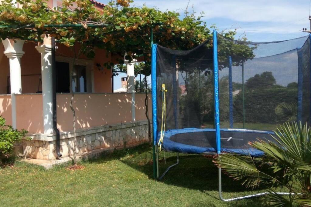 Comfortable Apartment Near Pula Marčana Екстериор снимка