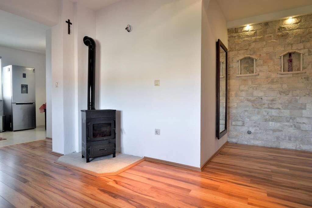 Comfortable Apartment Near Pula Marčana Екстериор снимка
