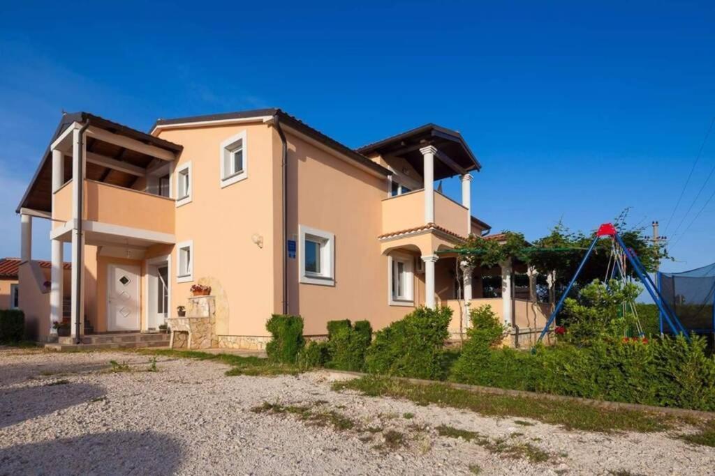 Comfortable Apartment Near Pula Marčana Екстериор снимка