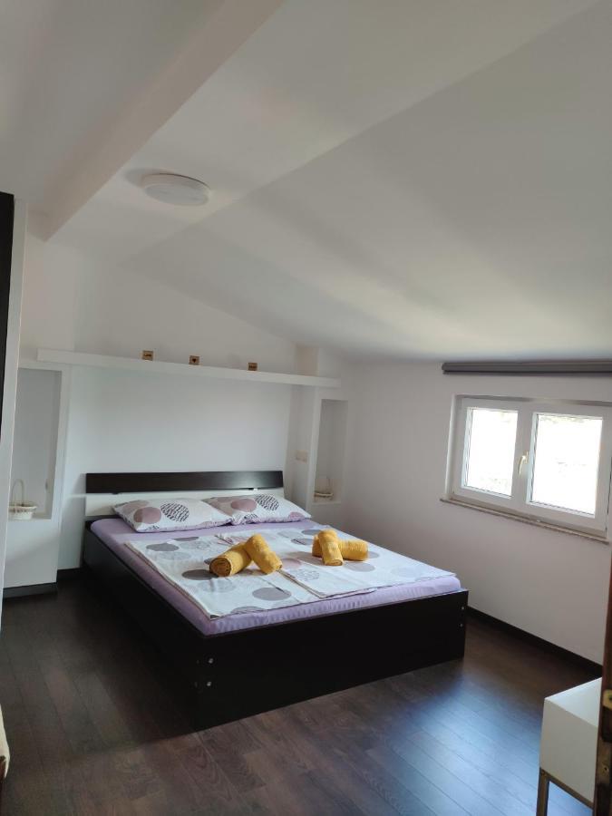 Comfortable Apartment Near Pula Marčana Стая снимка